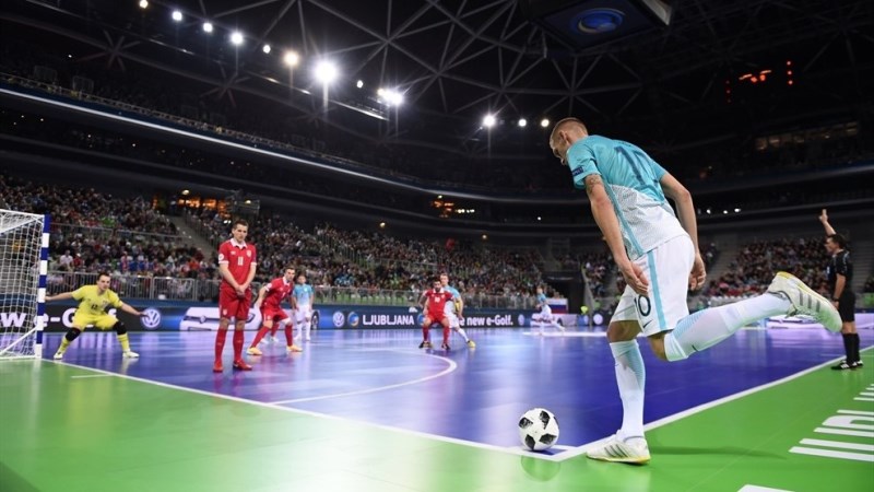 Bóng đá Futsal là hình thức thu nhỏ hấp dẫn Bóng đá Futsal là hình thức thu nhỏ hấp dẫn