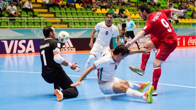 Luật chơi bóng đá Futsal cũng tương tự nhưng bóng đá thông thường Luật chơi bóng đá Futsal cũng tương tự nhưng bóng đá thông thường